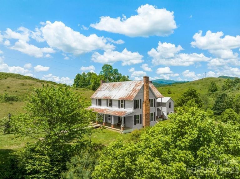 Circa Fixer Upper North Carolina Farmhouse For Sale W Views And