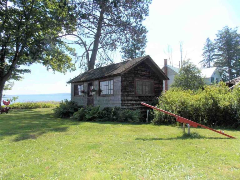 c.1909 Lake Superior Beach House For Sale on Almost 9 Acres $398,000 ...