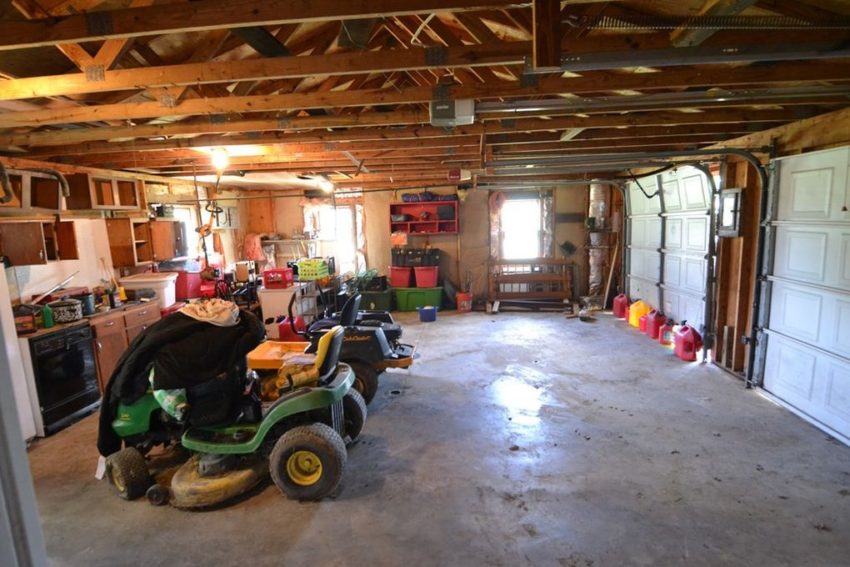 c.1900 Farmhouse For Sale w/Barn, Windmill, Smokehouse, Tractor, 12 ...