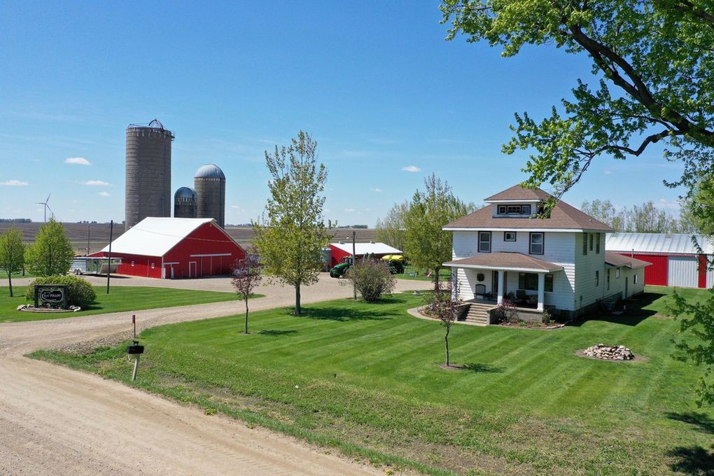 c.1917 Hobby Farm w/ Barn, Outbuildings, Silos And Fenced Pasture on 9.