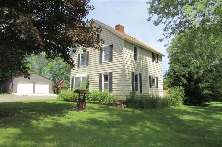 Under 100k Sunday c.1940 Farmhouse For Sale w/Pole Barn + Pool on 3.