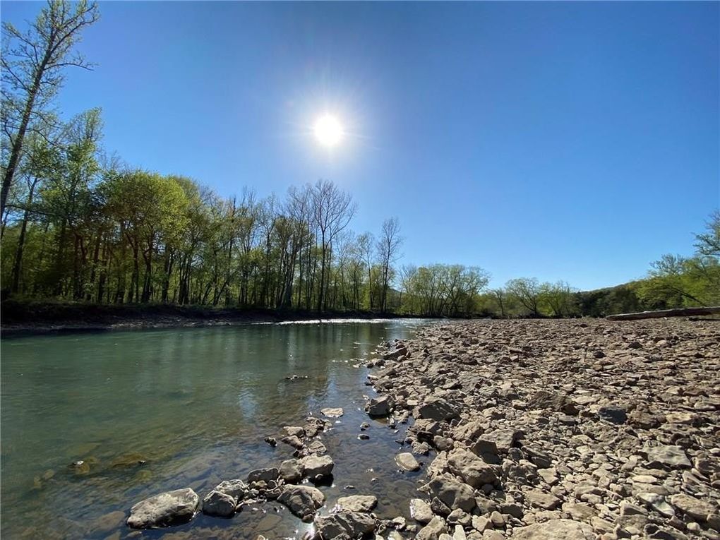 c.1985 Stone Cabin on 48.19 Private Acres w/ 300ft of Riverfront on White River in AR 299,900