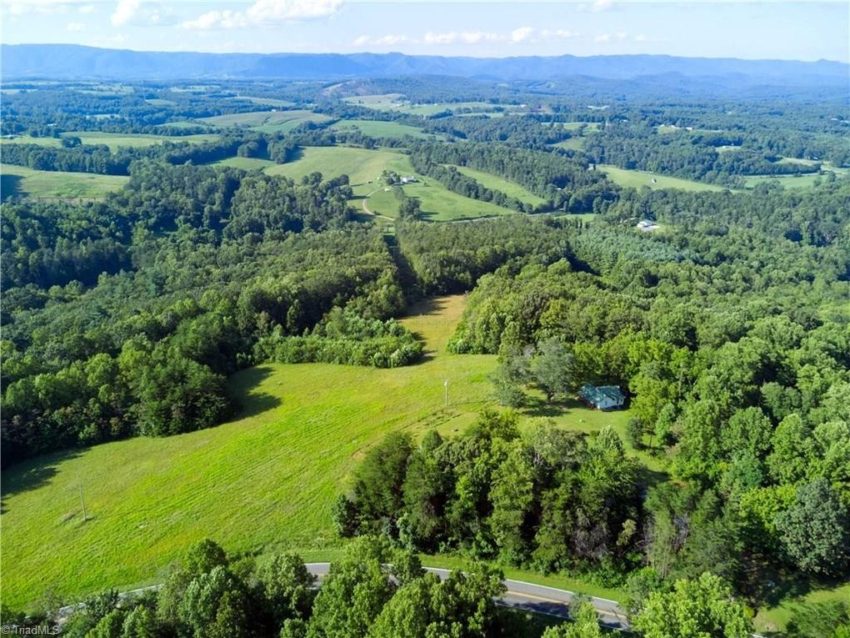 c.1923 Farmhouse For Sale With Views/Barn And Smoke House on 35.5 Acres ...