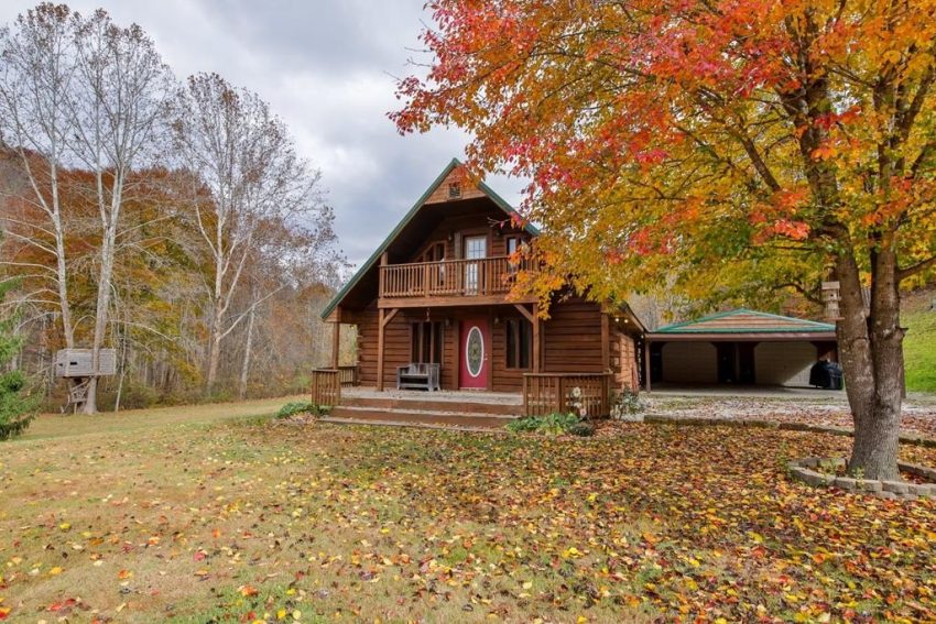 Log Cabin-Style Cottage