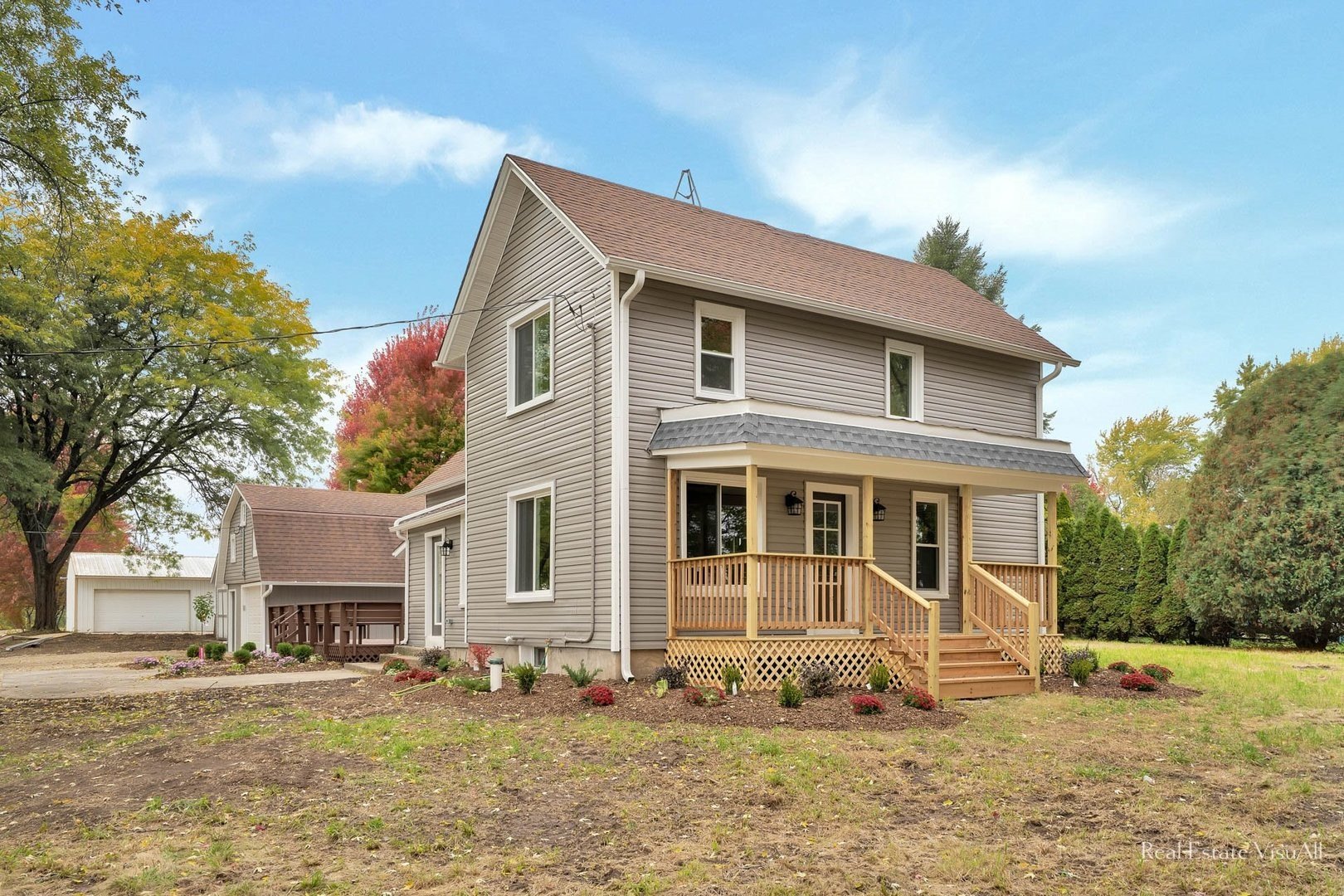 Circa 1900 Illinois Farmhouse For Sale W/Garages on 5 Pretty Acres ...