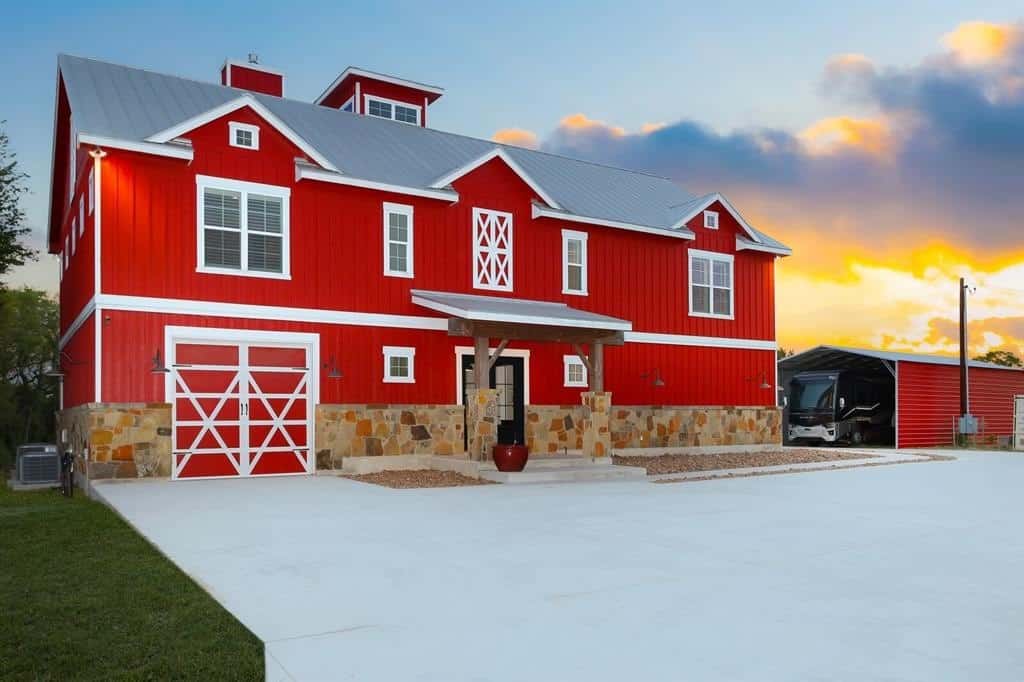 Circa 2017 Texas Barndominium For Sale W/Outbuilding/Hot Tub And Pool