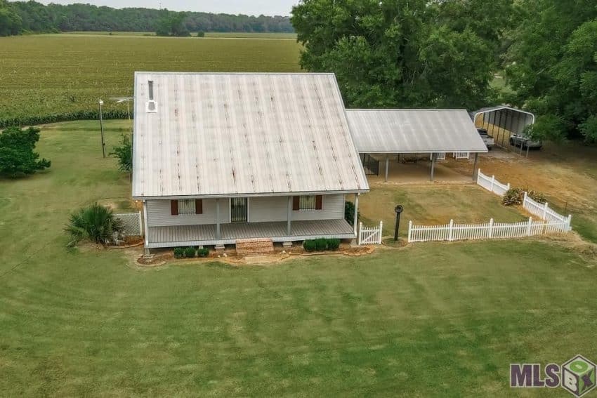 Farmhouse for sale