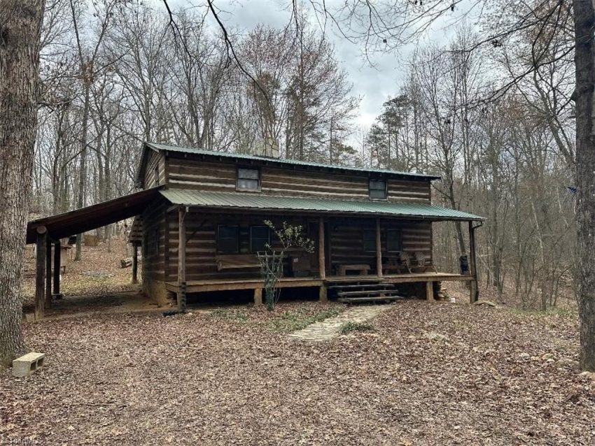 Log Cabin for sale