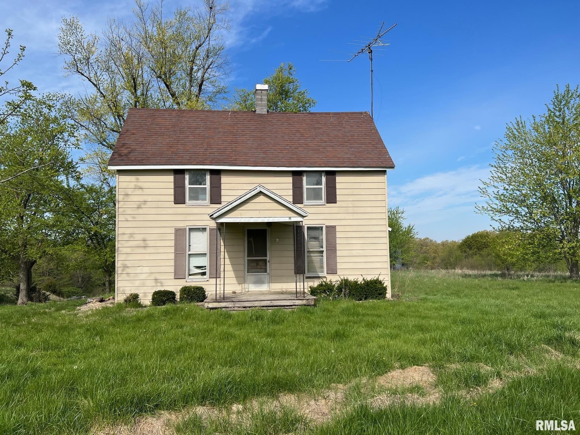 Fixer Upper Illinois Farmhouse For Sale on 5 Nice Acres $85,000 ...