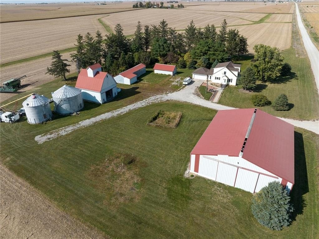 1949 Iowa Hobby Farm For Sale W/Outbuildings on 3.4 Acres $374,900 ...