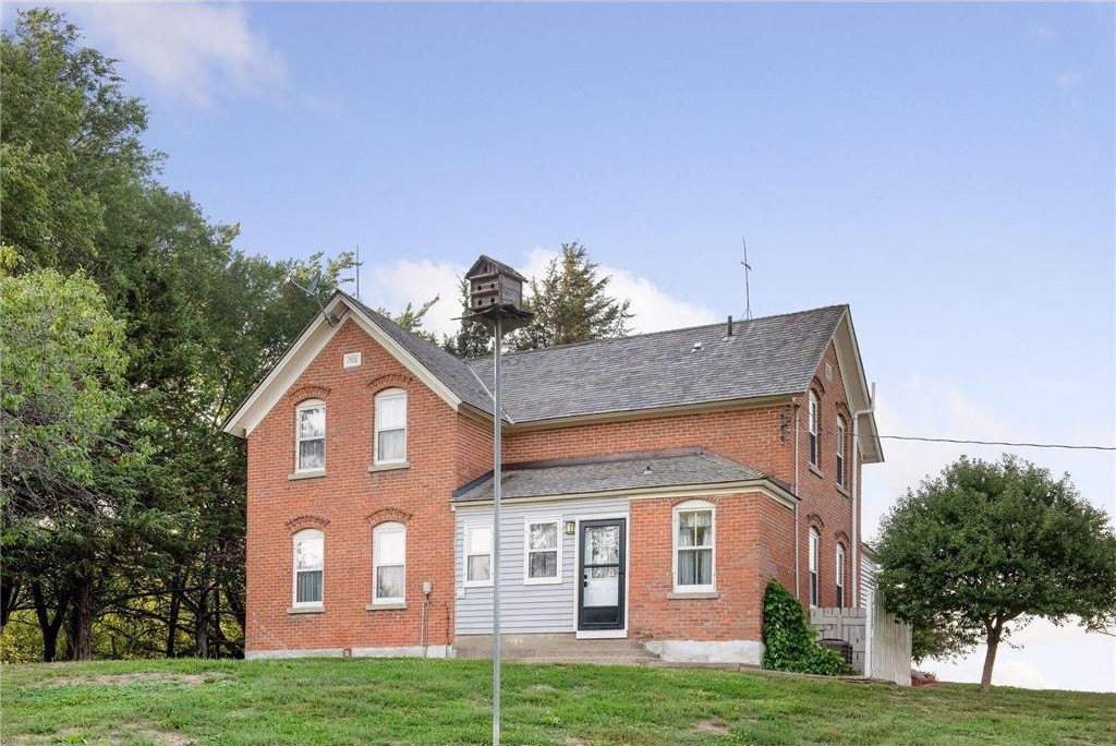Circa 1902 Minnesota Hobby Farm For Sale W/Outbuildings on 9 Acres