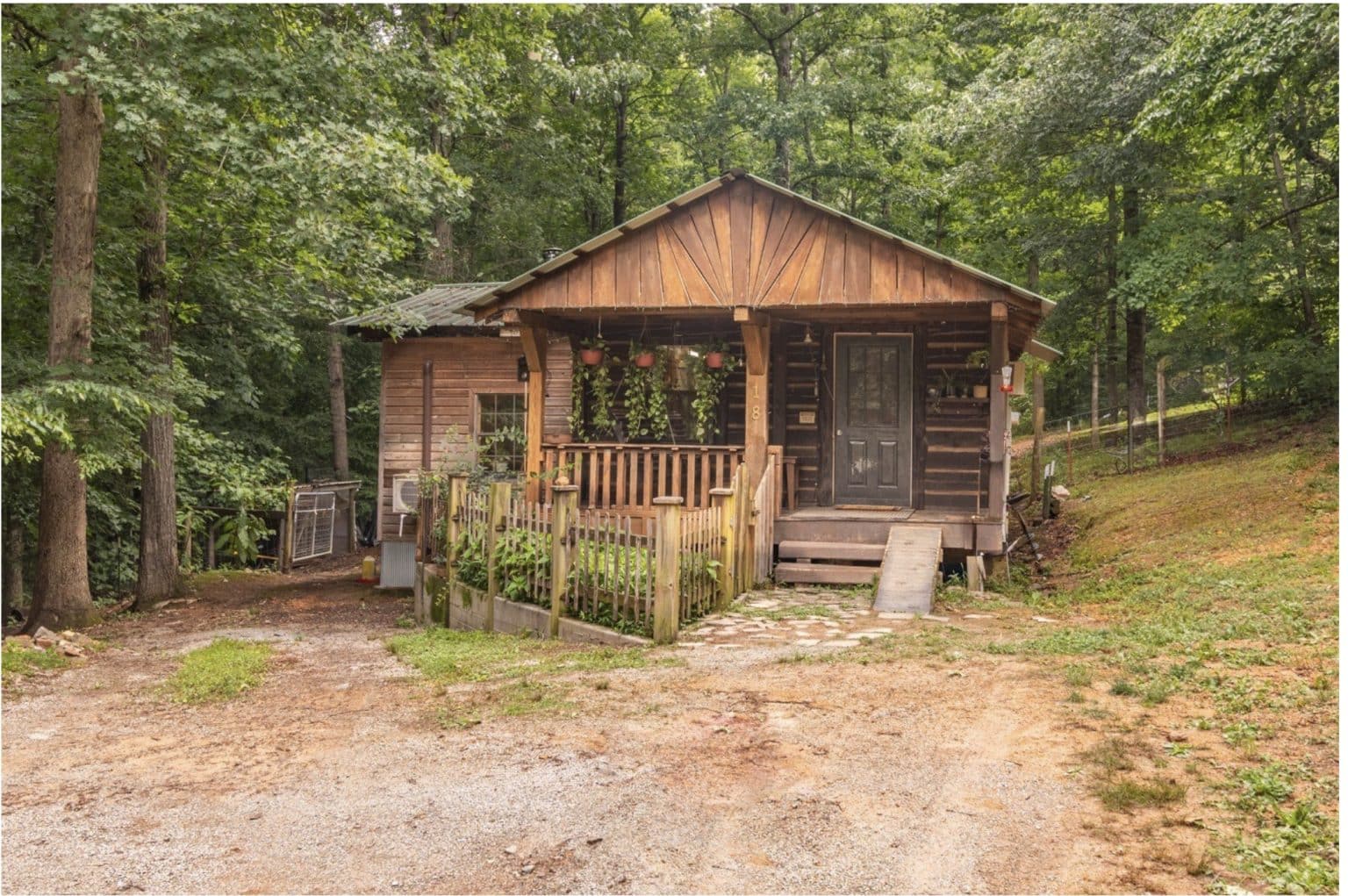 2001 Tennessee Cabin For Sale W Outbuildings And Creeks On 5 Secluded   878CBBEC A781 4246 AEA1 D94A13CA72CA 1536x1021 