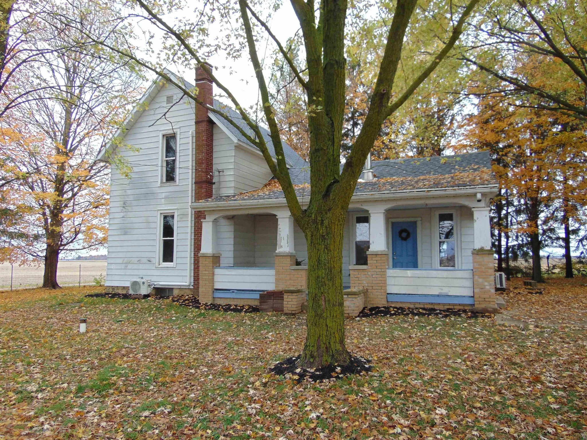 C 1900 Indiana Victorian For Sale On 2 Acres 166K Country Life Dreams   4476f80726c5d9e3eb0a5dfba211e925l M1870903221od W1024 H768 X2.webp