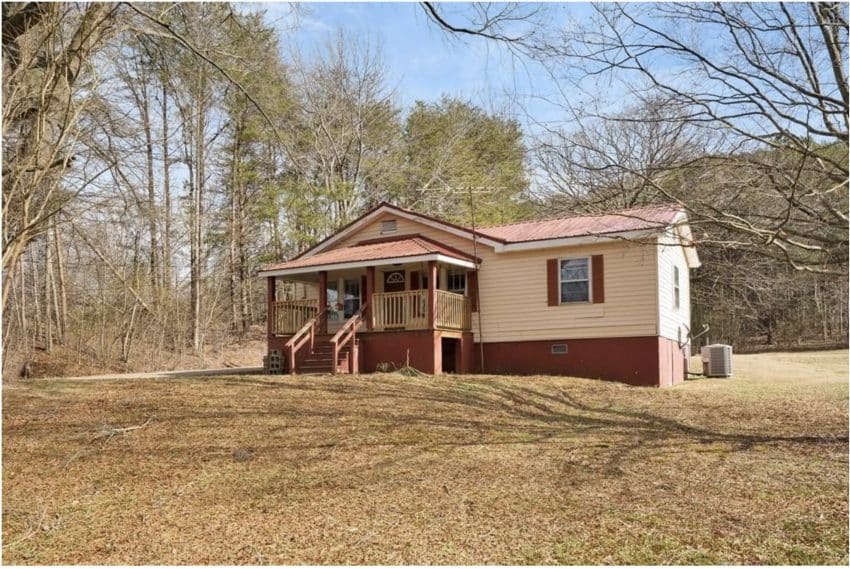 1983 Country Cottage Home For Sale With Mountain Views And Outbuildings 