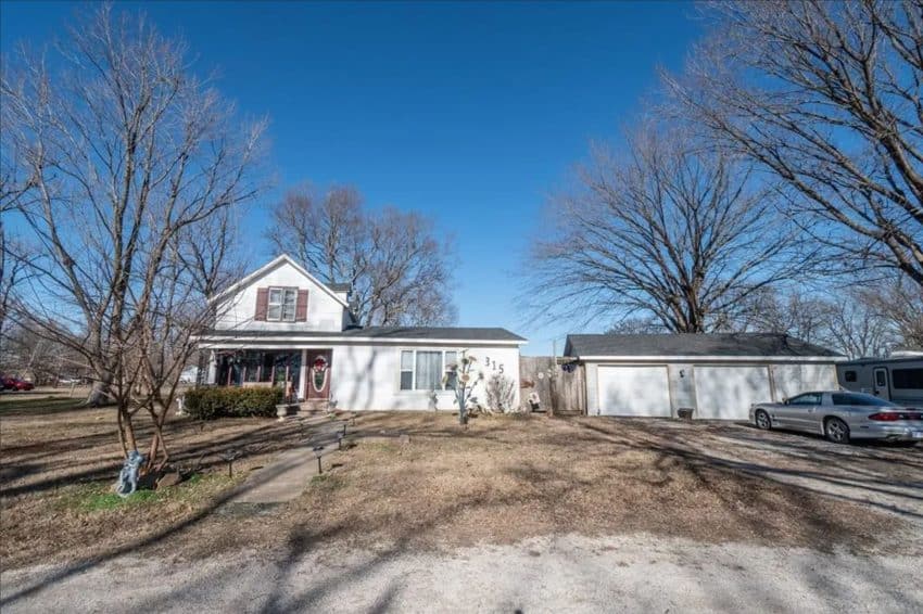 Kansas Farmhouse For Sale