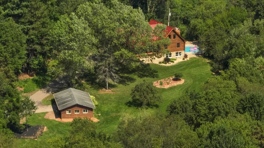 Wisconsin log cabin for sale