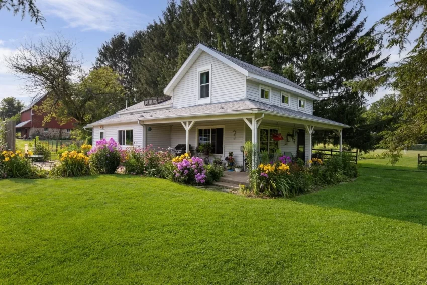 Wisconsin Farmhouse For Sale on 5.27 Acres w/ Barn $449K - Country Life ...