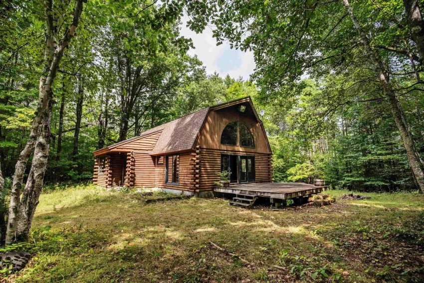 New Hampshire log house