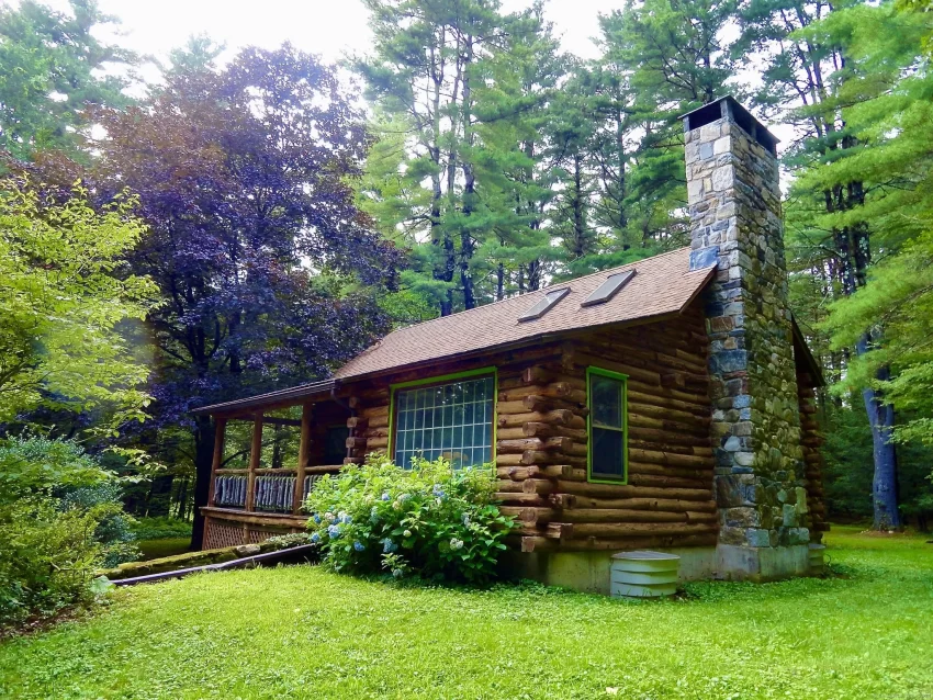 furnished Connecticut log cabin