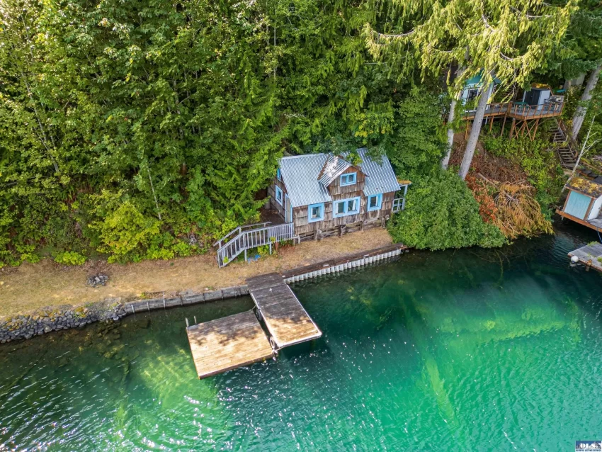 lakefront Washington home for sale