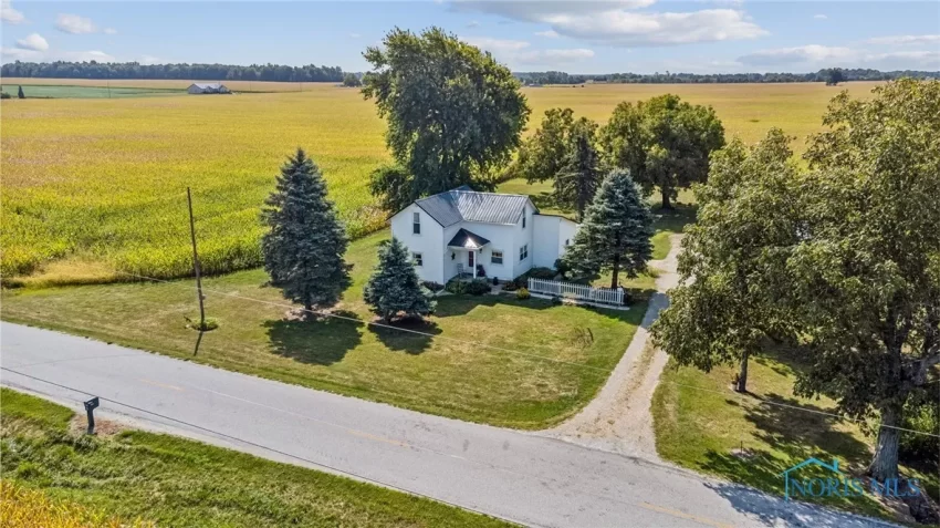 c.1900 Ohio Farmhouse For Sale on 2 Acres $225K - Country Life Dreams