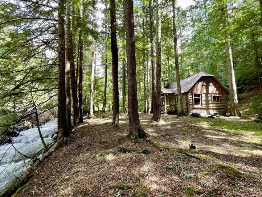 Washington riverfront cabin for sale