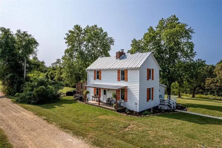 Missouri farmhouse for sale