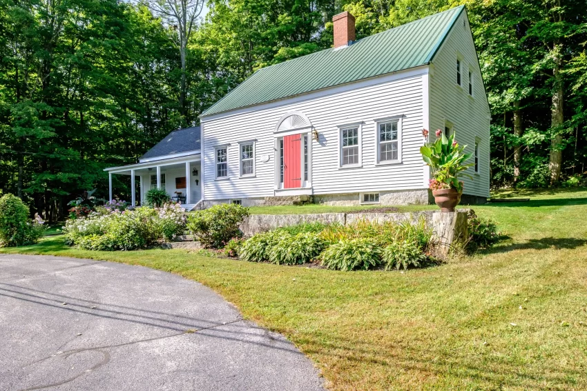 Maine colonial home for sale