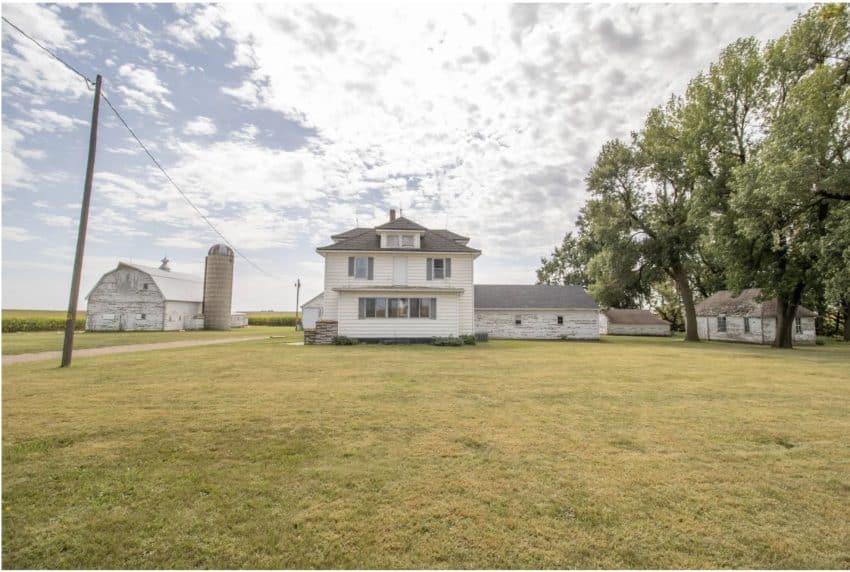 Iowa Updated Farmhouse