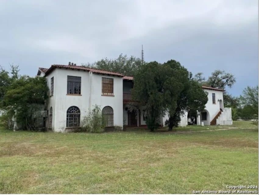 Texas Fixer-Upper Hacienda For Sale