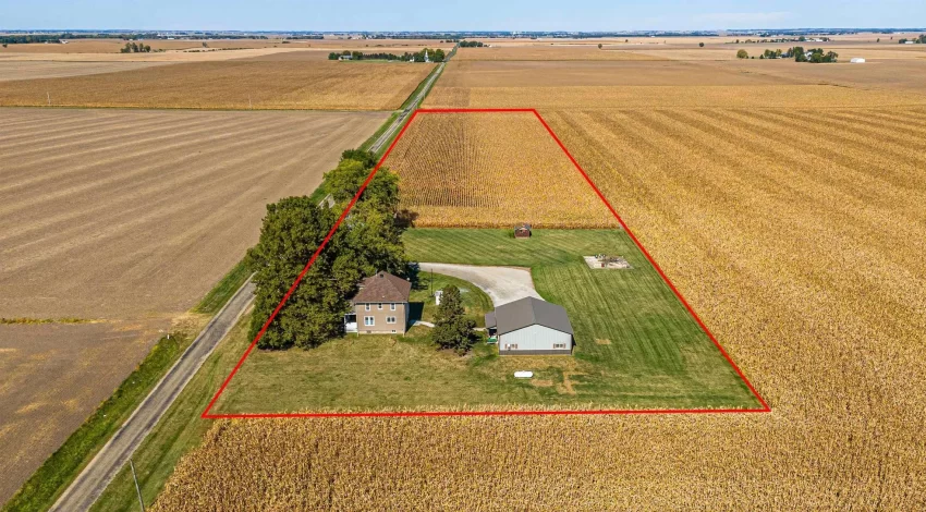 illinois farmhouse for sale