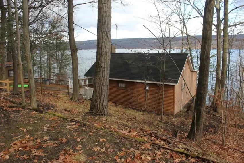 waterfront New York cabin