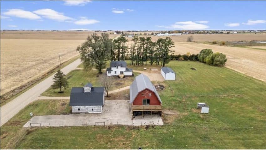 Iowa Farmhouse For Sale