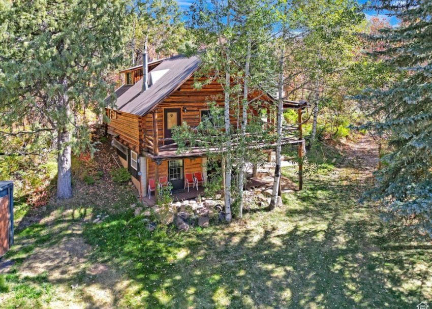 Off-grid log cabin