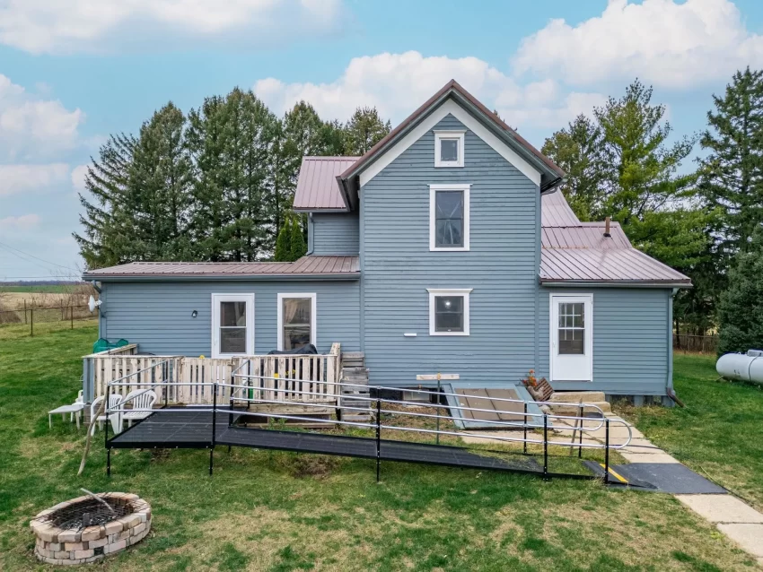 illinois farmhouse for sale