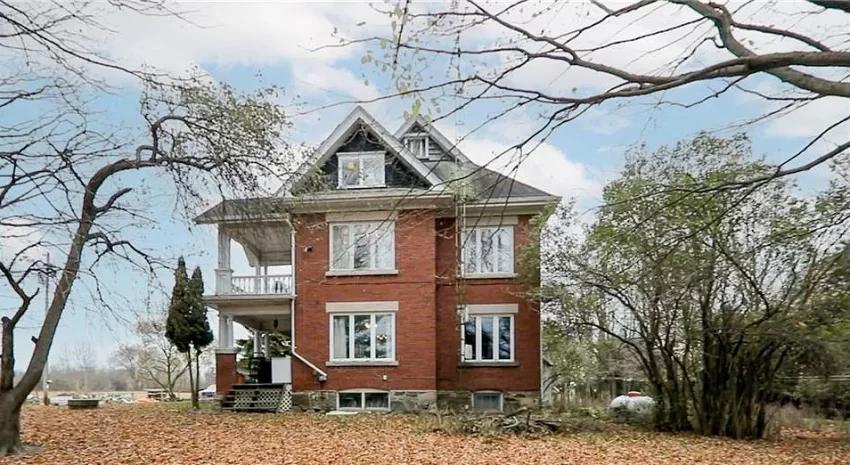 Canadian farmhouse for sale