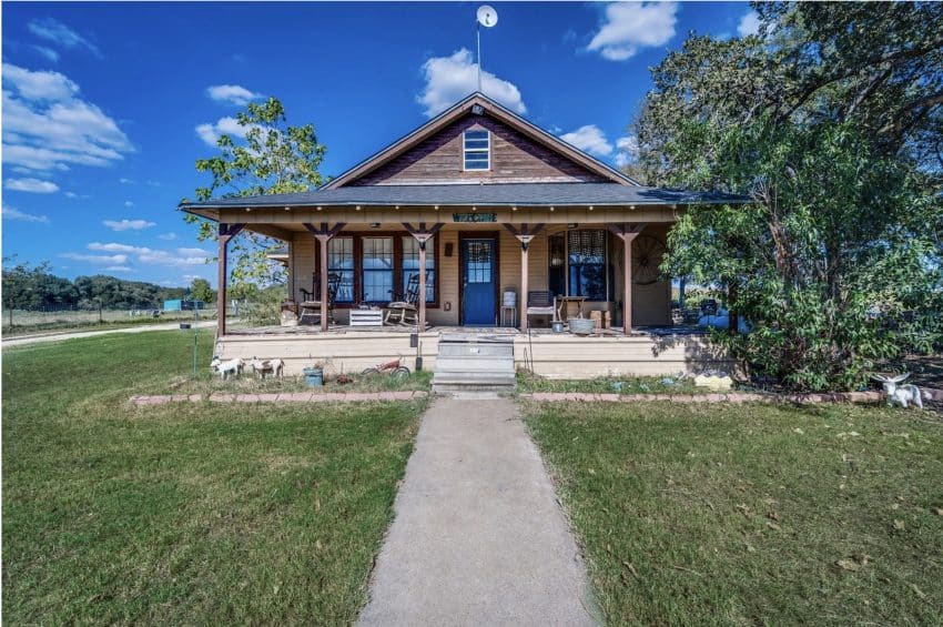 Texas Farmhouse For Sale