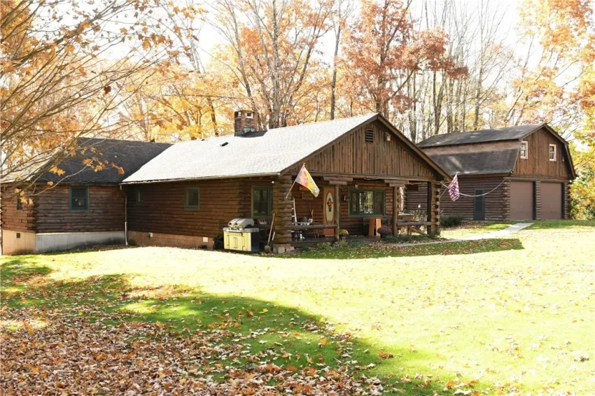 New York log home