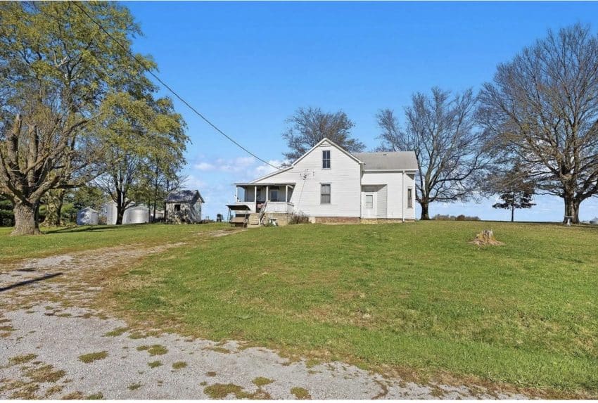 Illinois Farmhouse For Sale