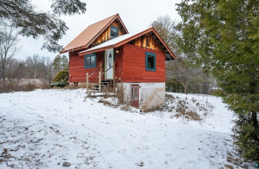 tiny hunting cabin