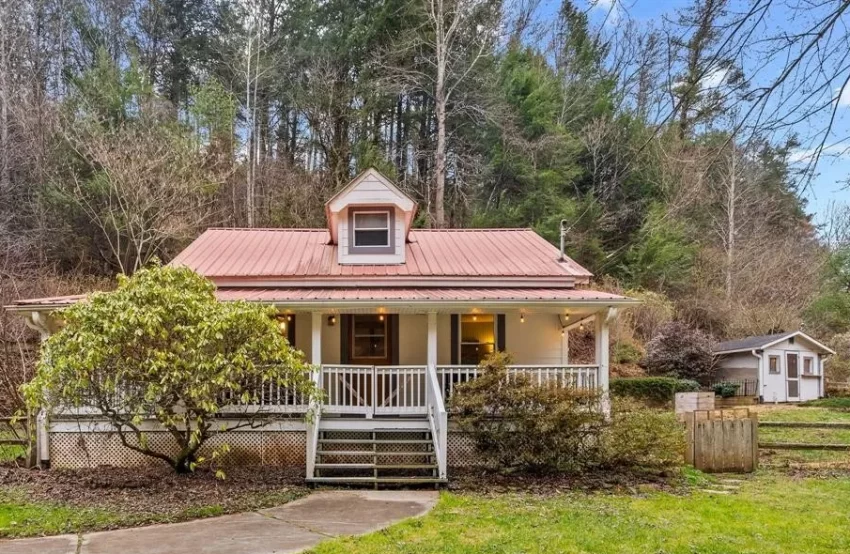 North Carolina hobby farmhouse for sale