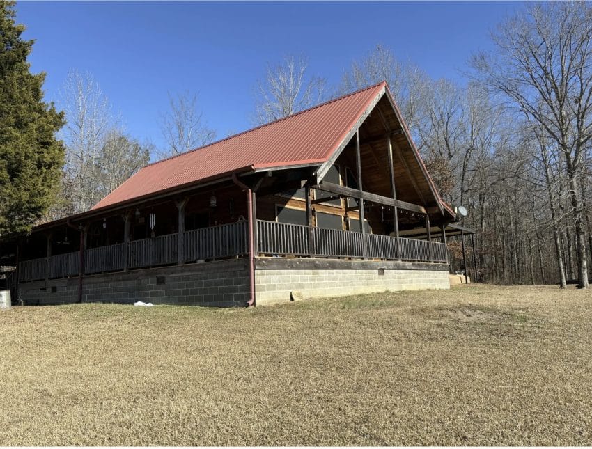 Mississippi Lakefront Log Cabin