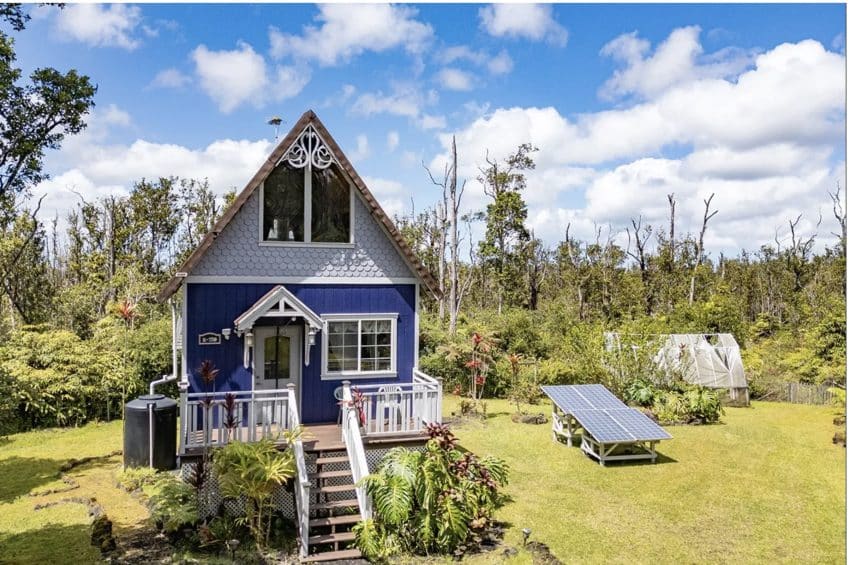 Hawaiian Off-Grid Country Cottage