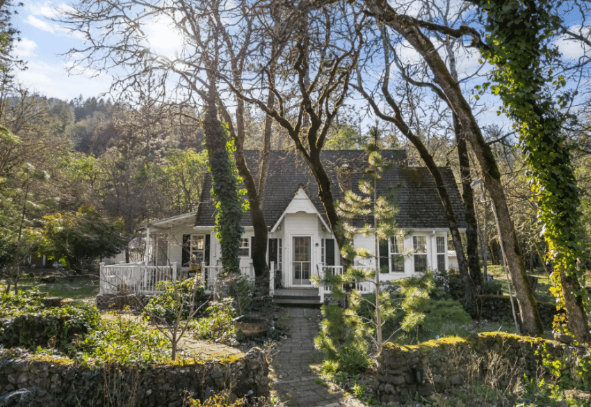 Enchanting Oregon Cottage for sale