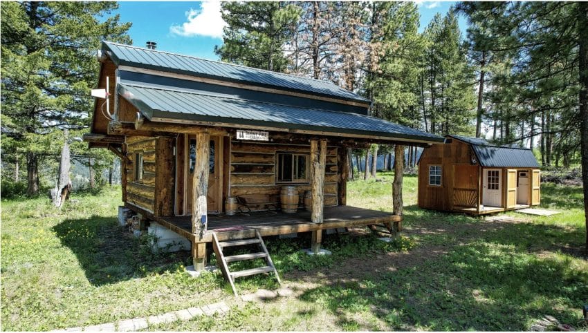 Montana Off-Grid Log Cabin