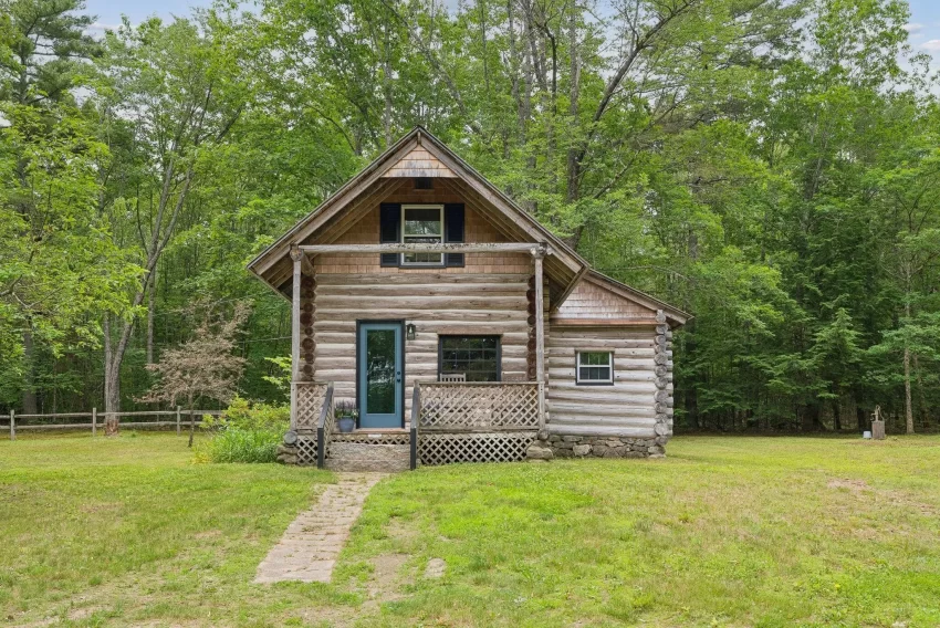 maine log cabin
