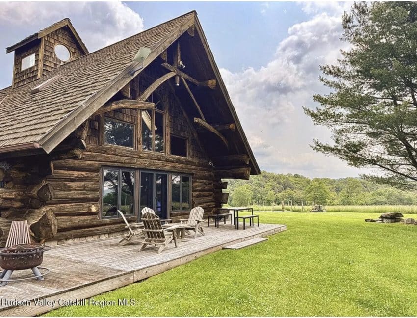 New York Adirondack- Style Log Cabin