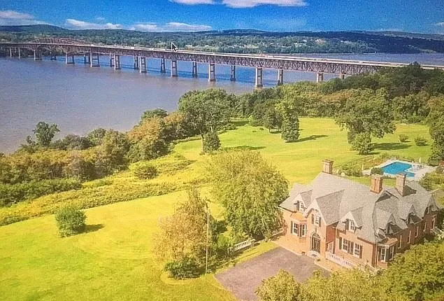 riverfront New York victorian