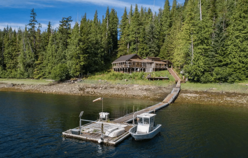 Remote Alaska Waterfront Cabin