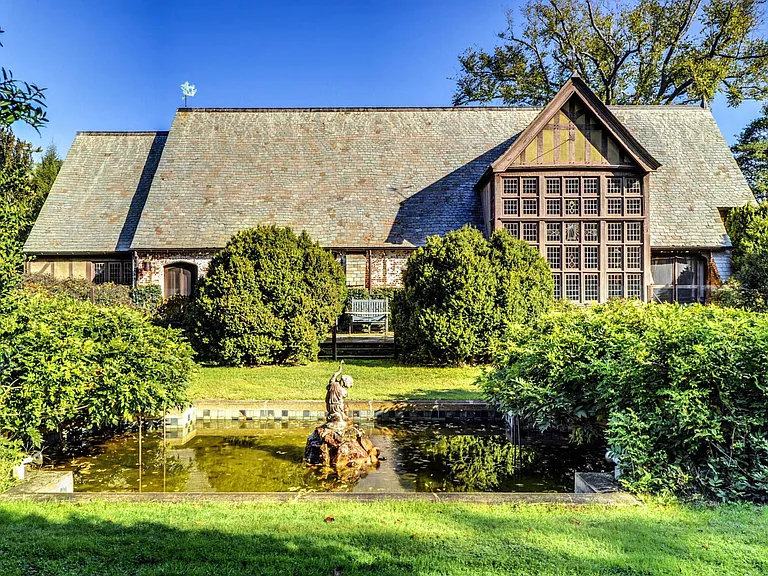 New York elizabethan-styled home